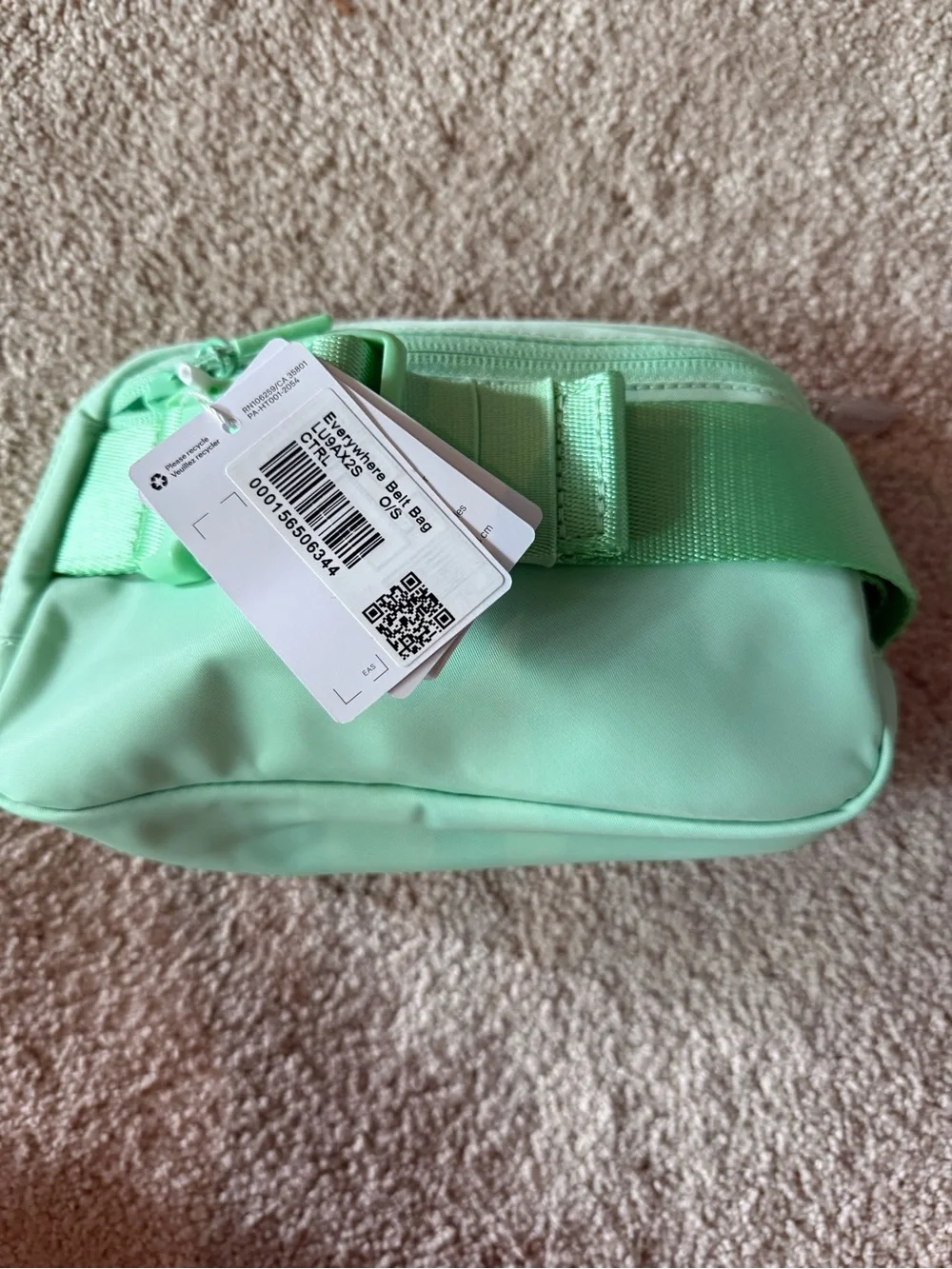 Lululemon everywhere belt bag 1 L citra lime NWT - Picture 2 of 2
